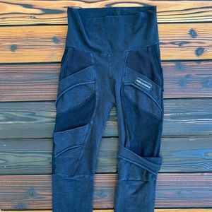 TRADED Wildhorse Apparel Cropped Leggings